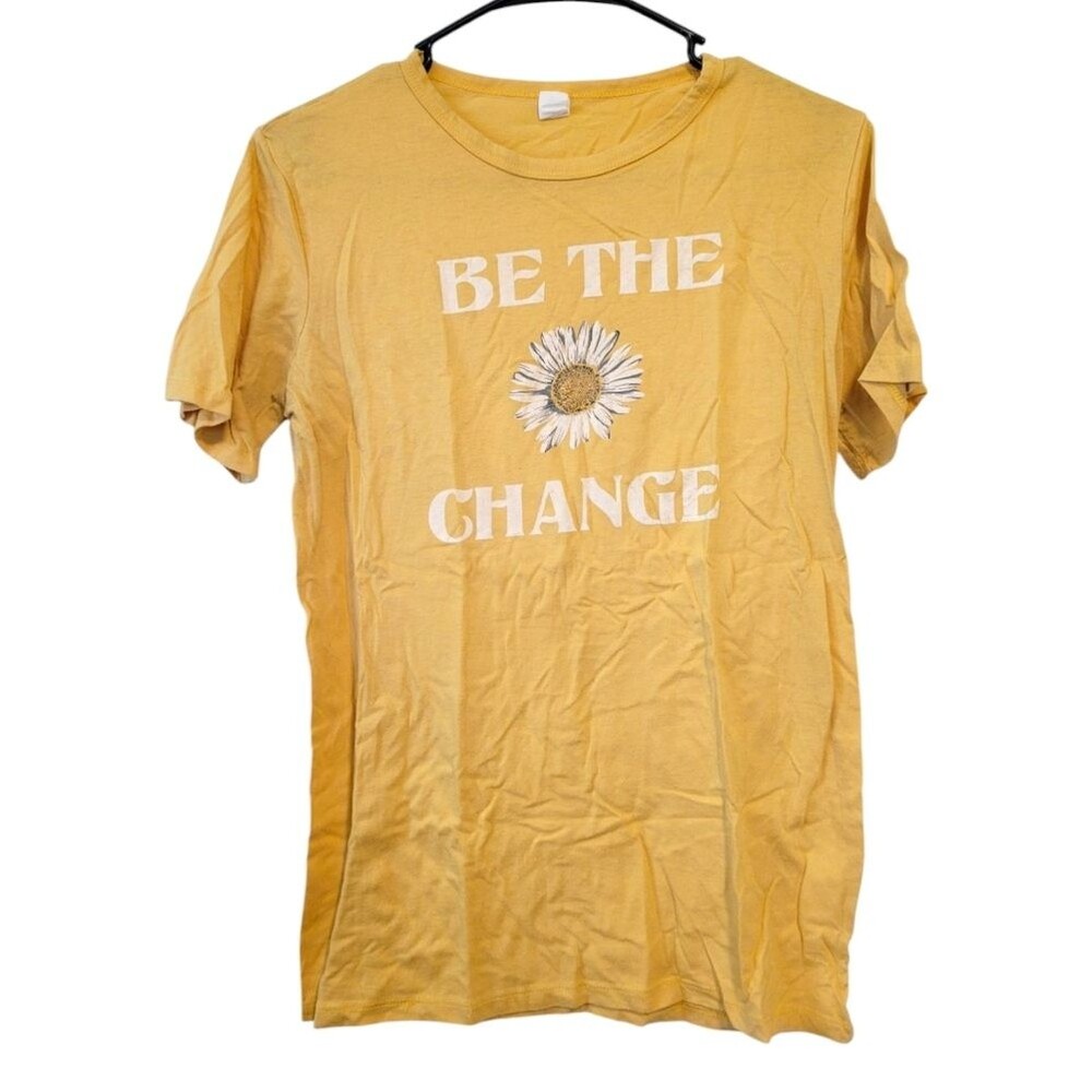 Be the Change Daisy Graphic T-Shirt Size XL